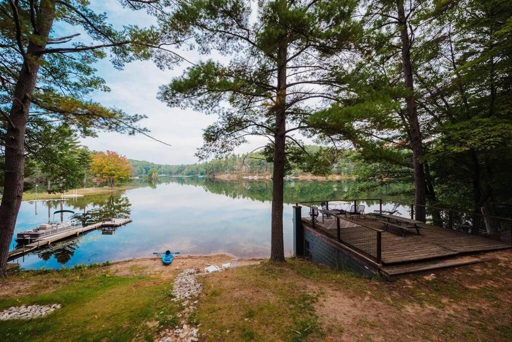 Cozy Cottage On Arbutus Lake Traverse City Kültér fotó