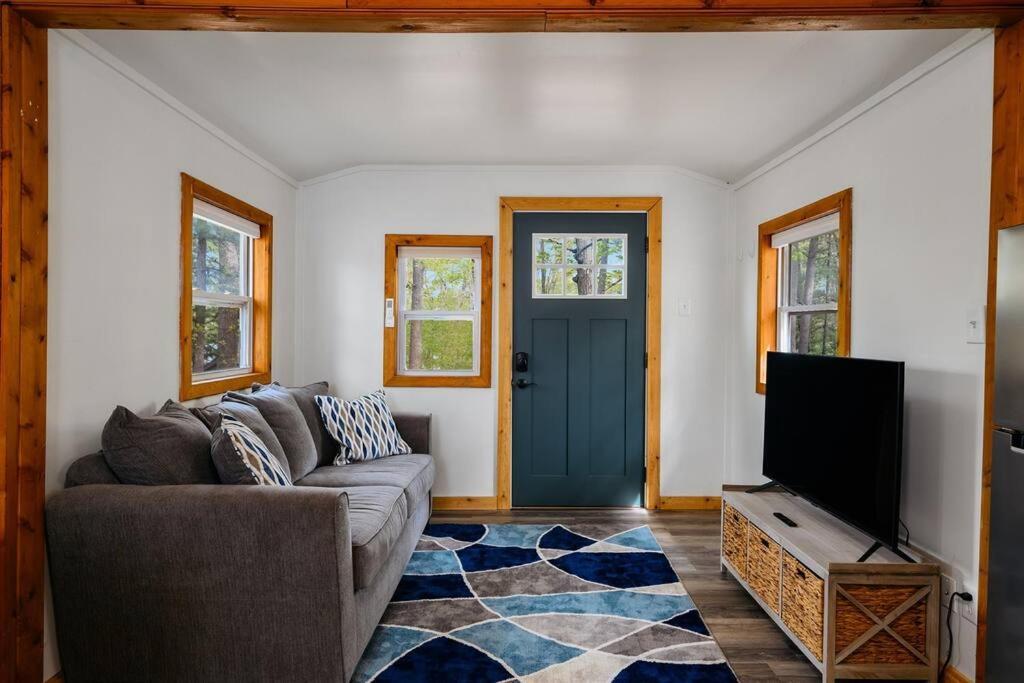 Cozy Cottage On Arbutus Lake Traverse City Kültér fotó